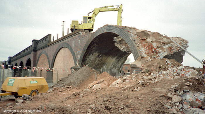 Demolition of the ex-Great Central Railway north viaduct, Leicester