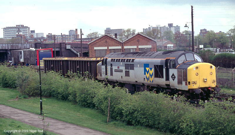 Class 37 diesel locomotive shunt Piggott's scrapyard, Leicester