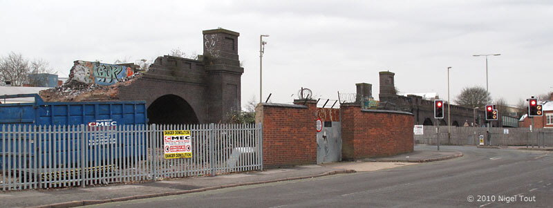 GCR Braunstone Gate "Bowstring" bridge demolished, Leicester